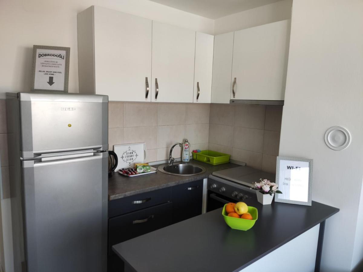 Apartmani Sarah 2 トゥズラ エクステリア 写真