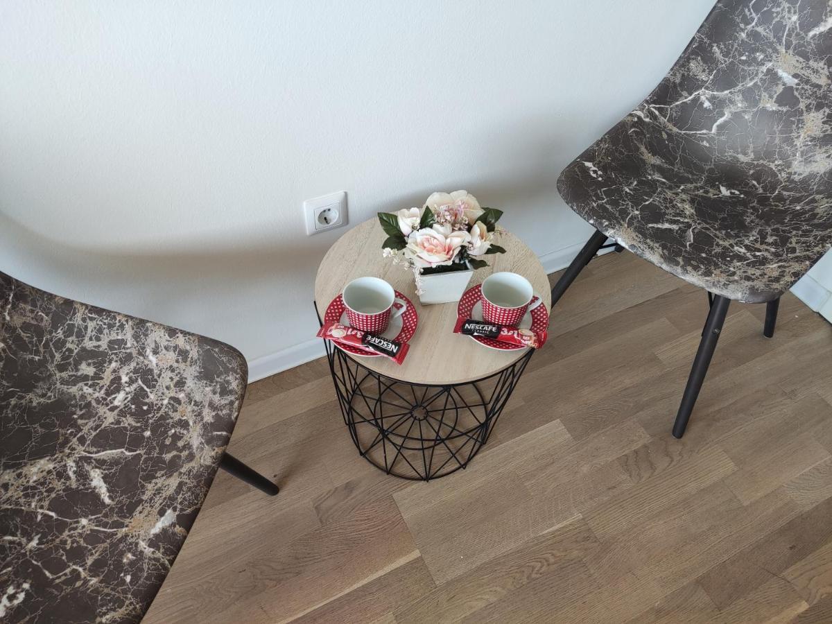 Apartmani Sarah 2 トゥズラ エクステリア 写真