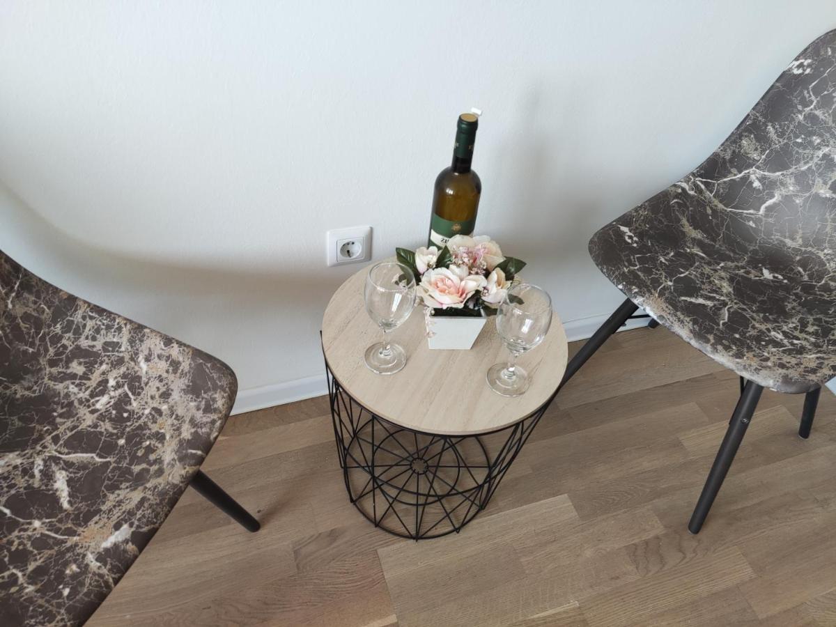 Apartmani Sarah 2 トゥズラ エクステリア 写真